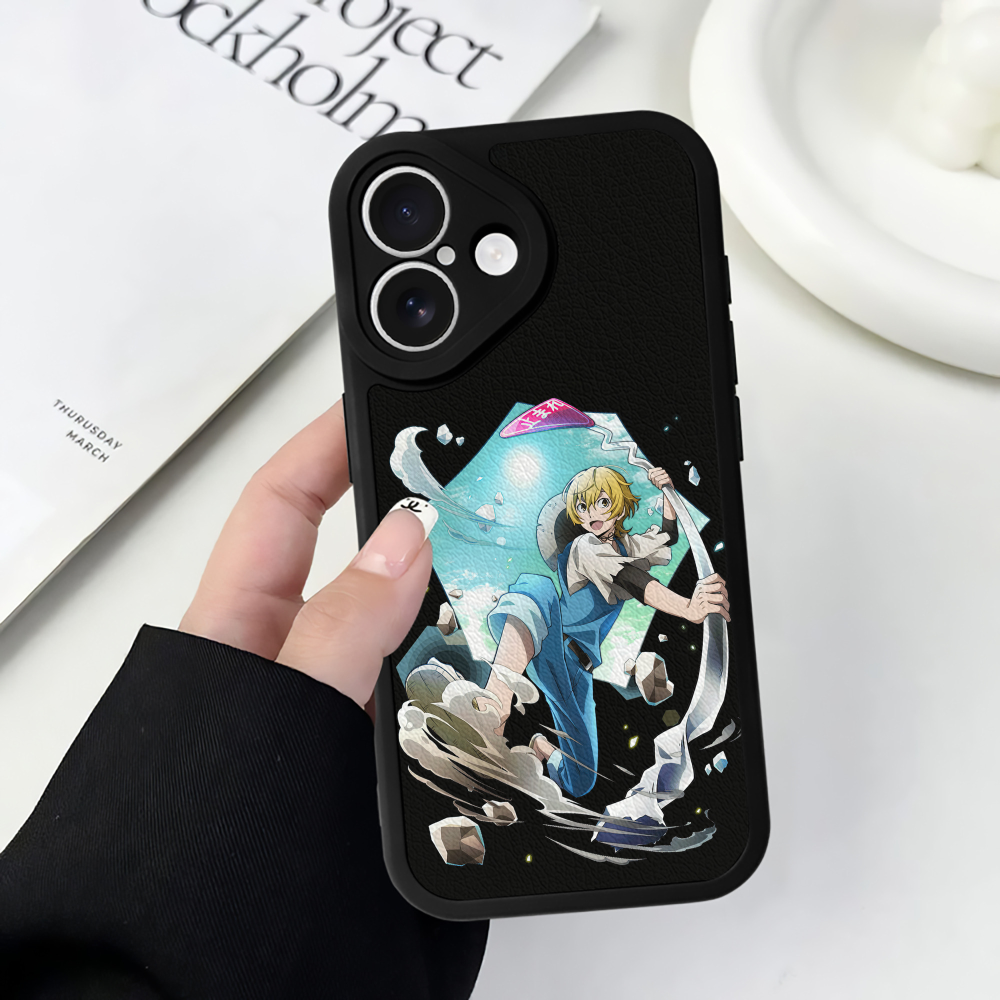 （画像用） 文豪ストレイドッグス Bungo Stray Dogs 【iPhone 16シリーズ対応】シリコンスマホケース（レザー調） 材質：シリコン